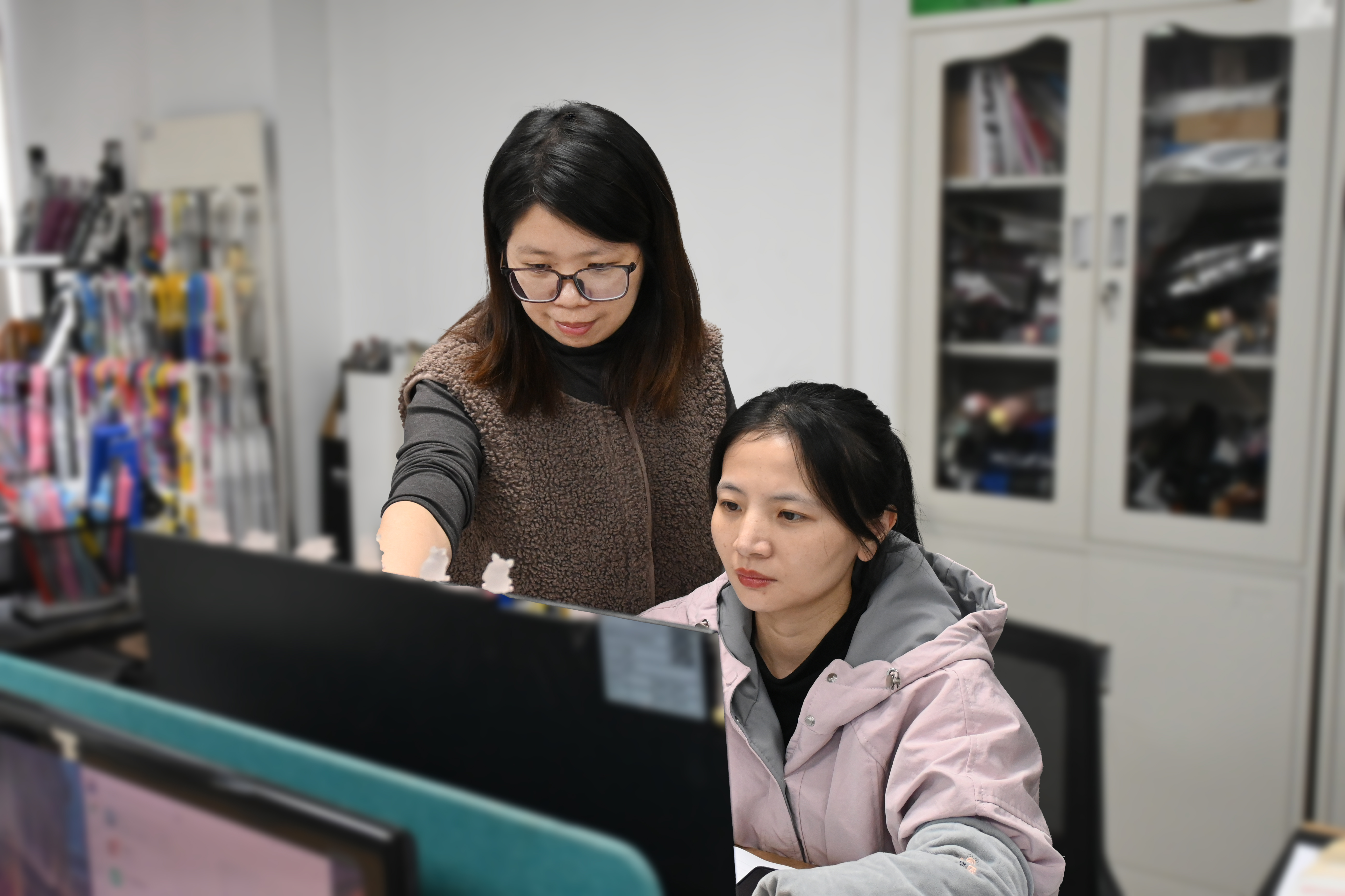 祝賀！優(yōu)安納傘業(yè)吳麗雙榮獲2024年度“晉江市好師傅”稱(chēng)號(hào)